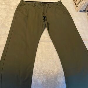Used men’s Volcom pants 33/32